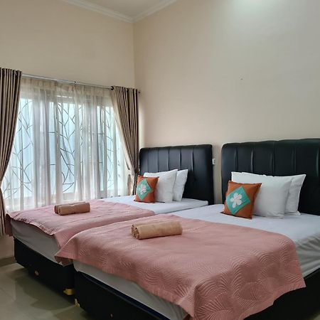 Ndalem Suryo Saptono Guest House Tugu Esterno foto