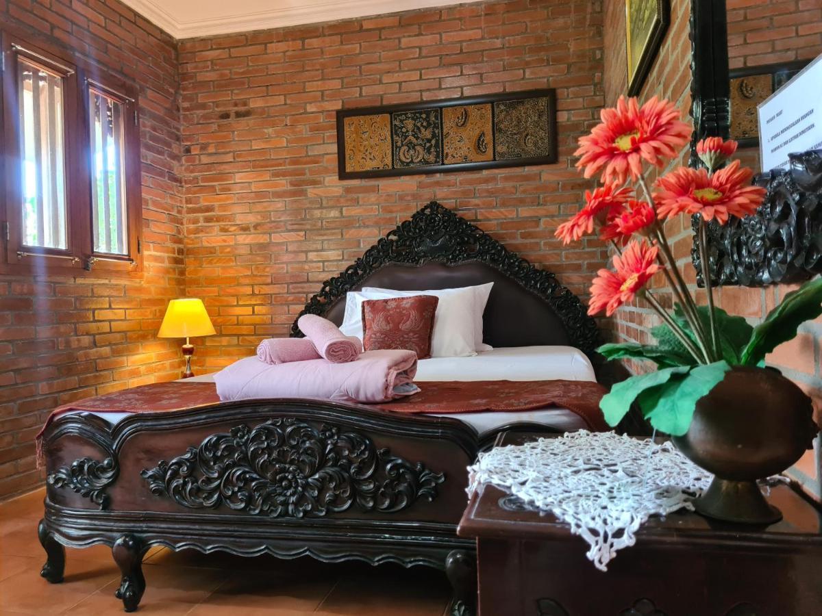 Ndalem Suryo Saptono Guest House Tugu Esterno foto