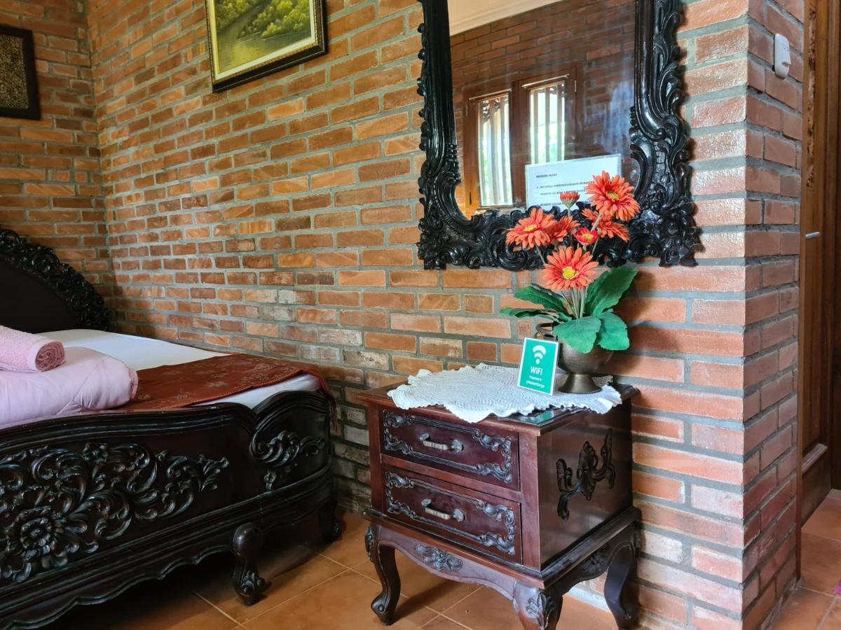 Ndalem Suryo Saptono Guest House Tugu Esterno foto