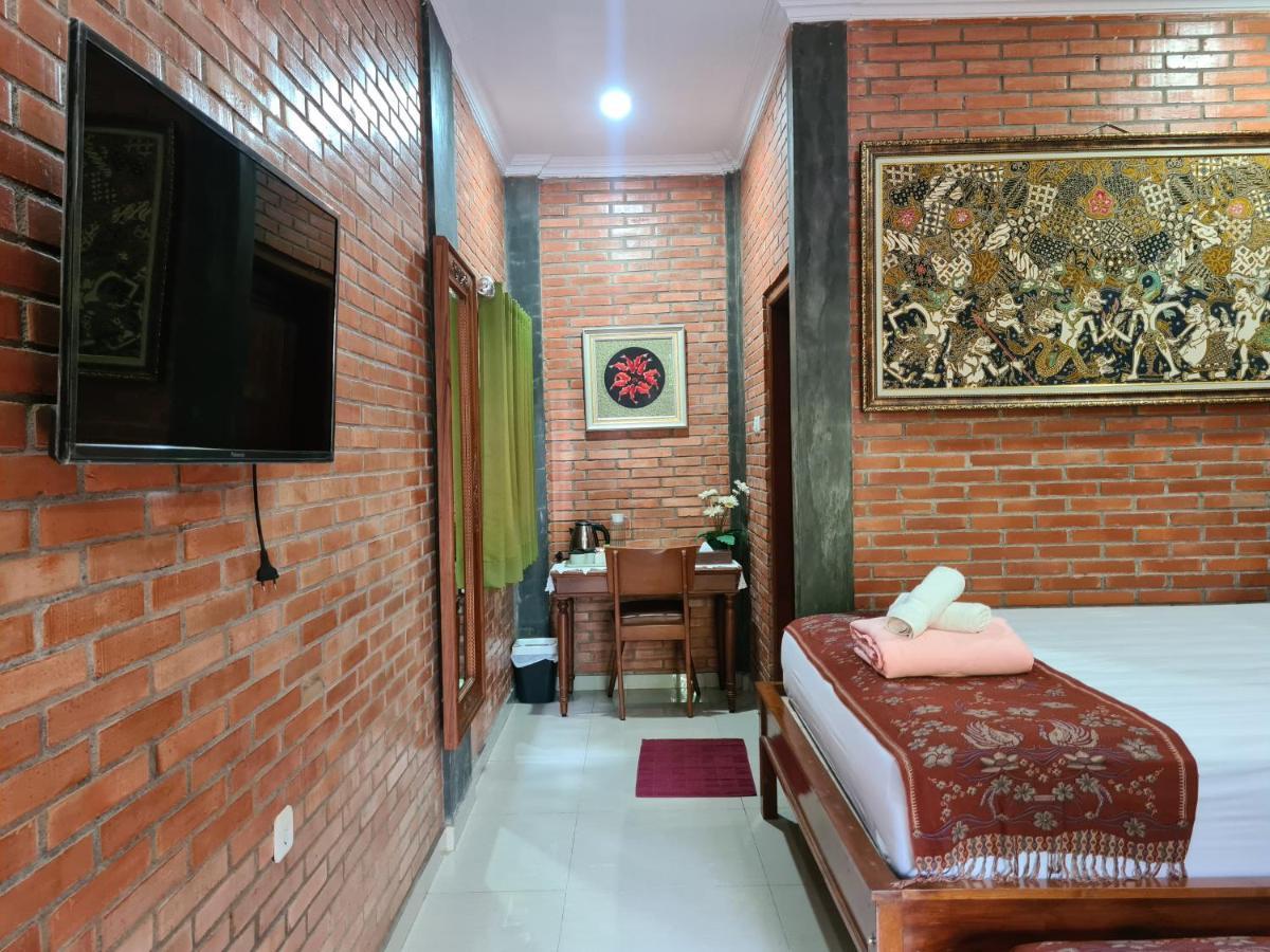 Ndalem Suryo Saptono Guest House Tugu Esterno foto