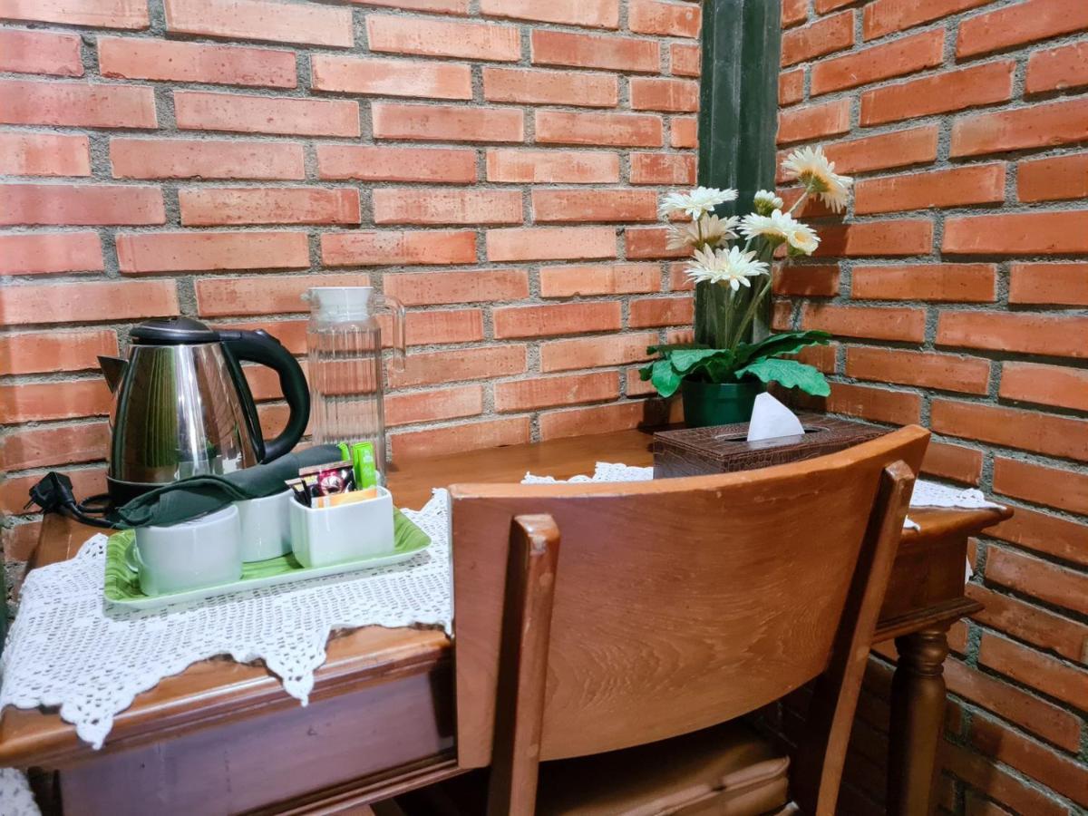Ndalem Suryo Saptono Guest House Tugu Esterno foto