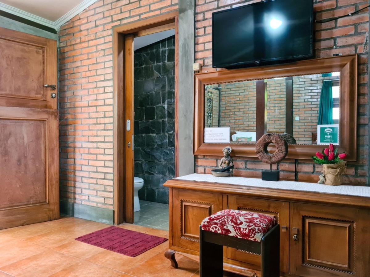 Ndalem Suryo Saptono Guest House Tugu Esterno foto