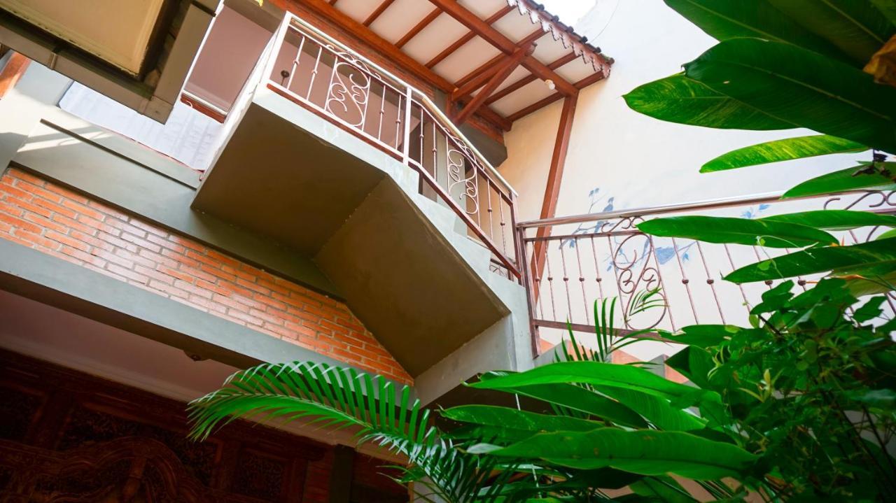 Ndalem Suryo Saptono Guest House Tugu Esterno foto