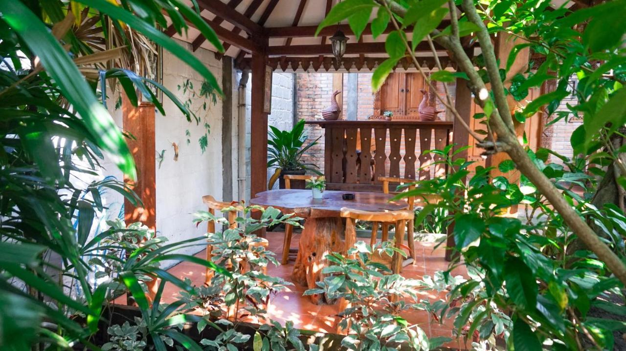 Ndalem Suryo Saptono Guest House Tugu Esterno foto