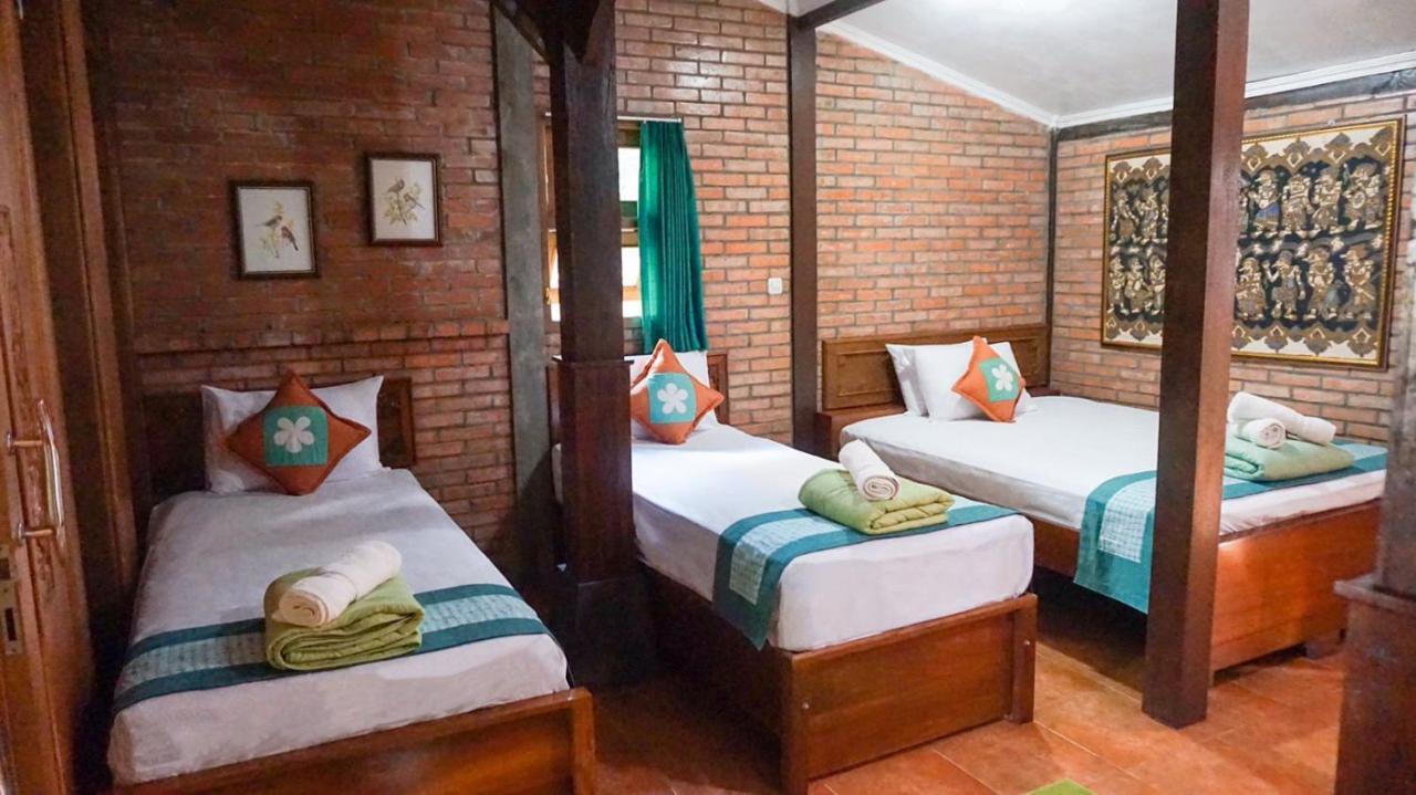 Ndalem Suryo Saptono Guest House Tugu Esterno foto