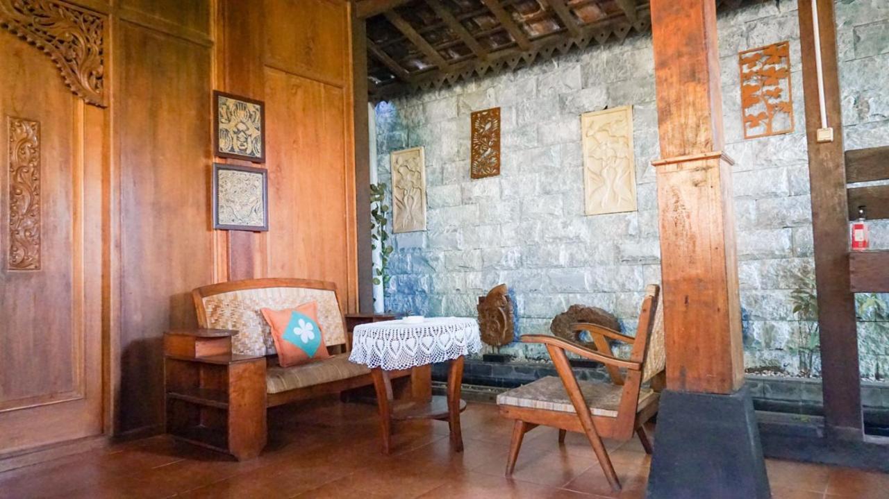 Ndalem Suryo Saptono Guest House Tugu Esterno foto