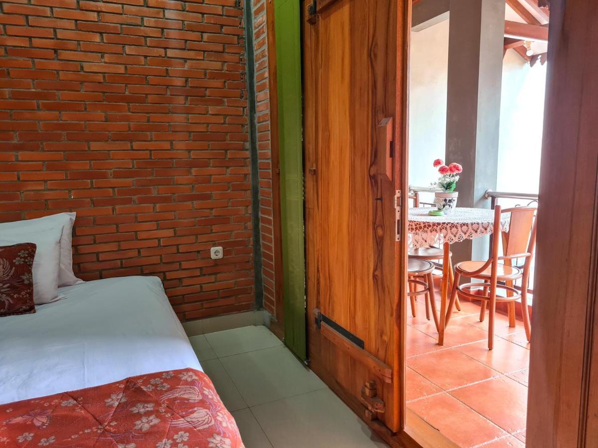 Ndalem Suryo Saptono Guest House Tugu Esterno foto
