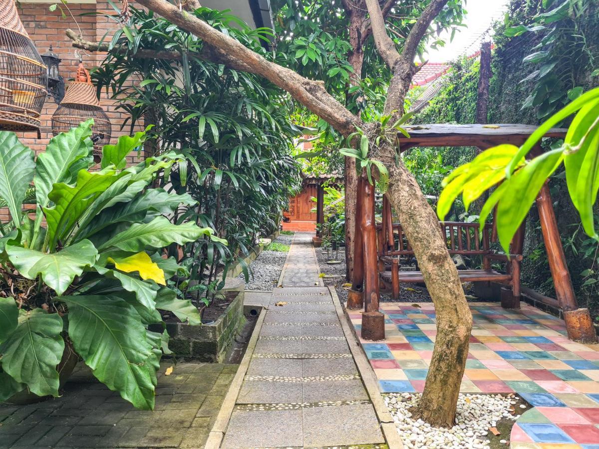 Ndalem Suryo Saptono Guest House Tugu Esterno foto