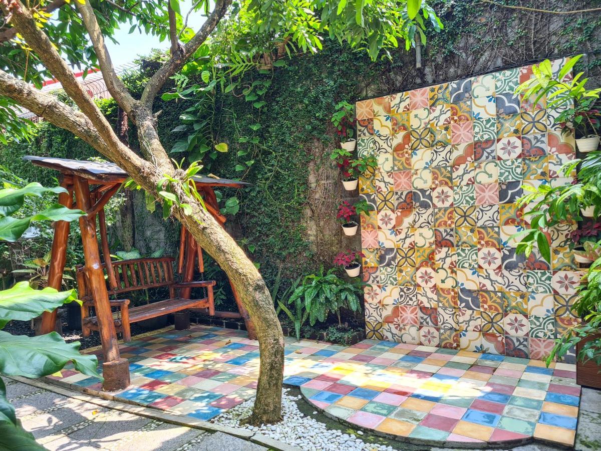 Ndalem Suryo Saptono Guest House Tugu Esterno foto