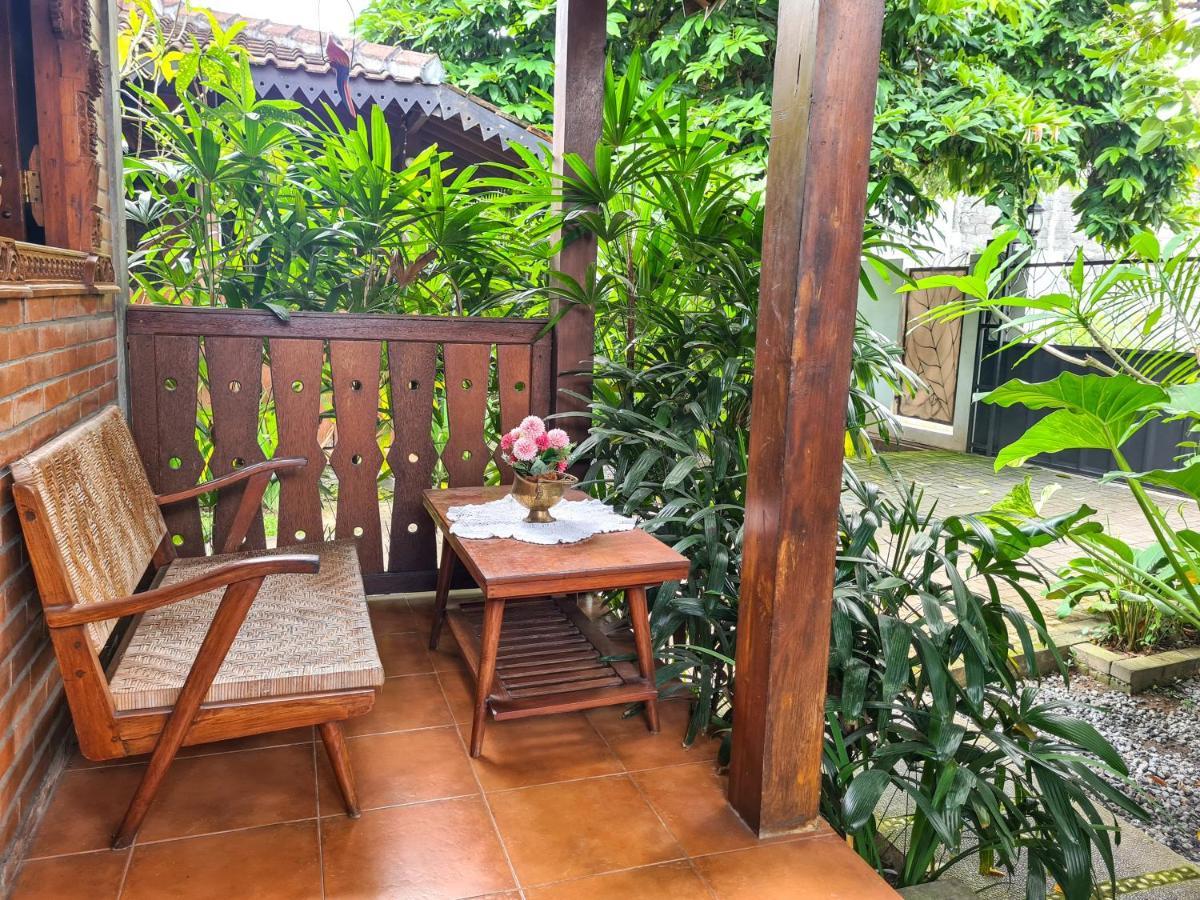 Ndalem Suryo Saptono Guest House Tugu Esterno foto
