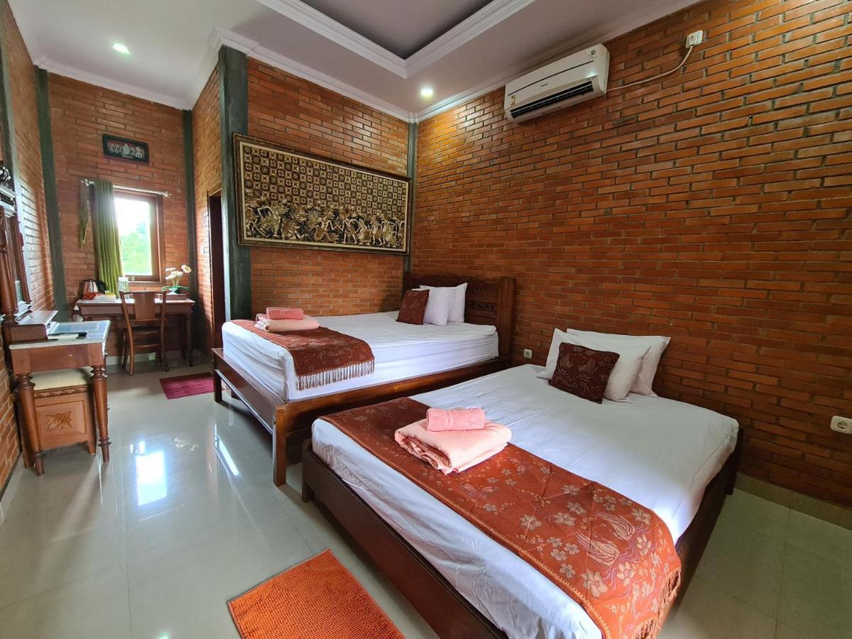 Ndalem Suryo Saptono Guest House Tugu Esterno foto