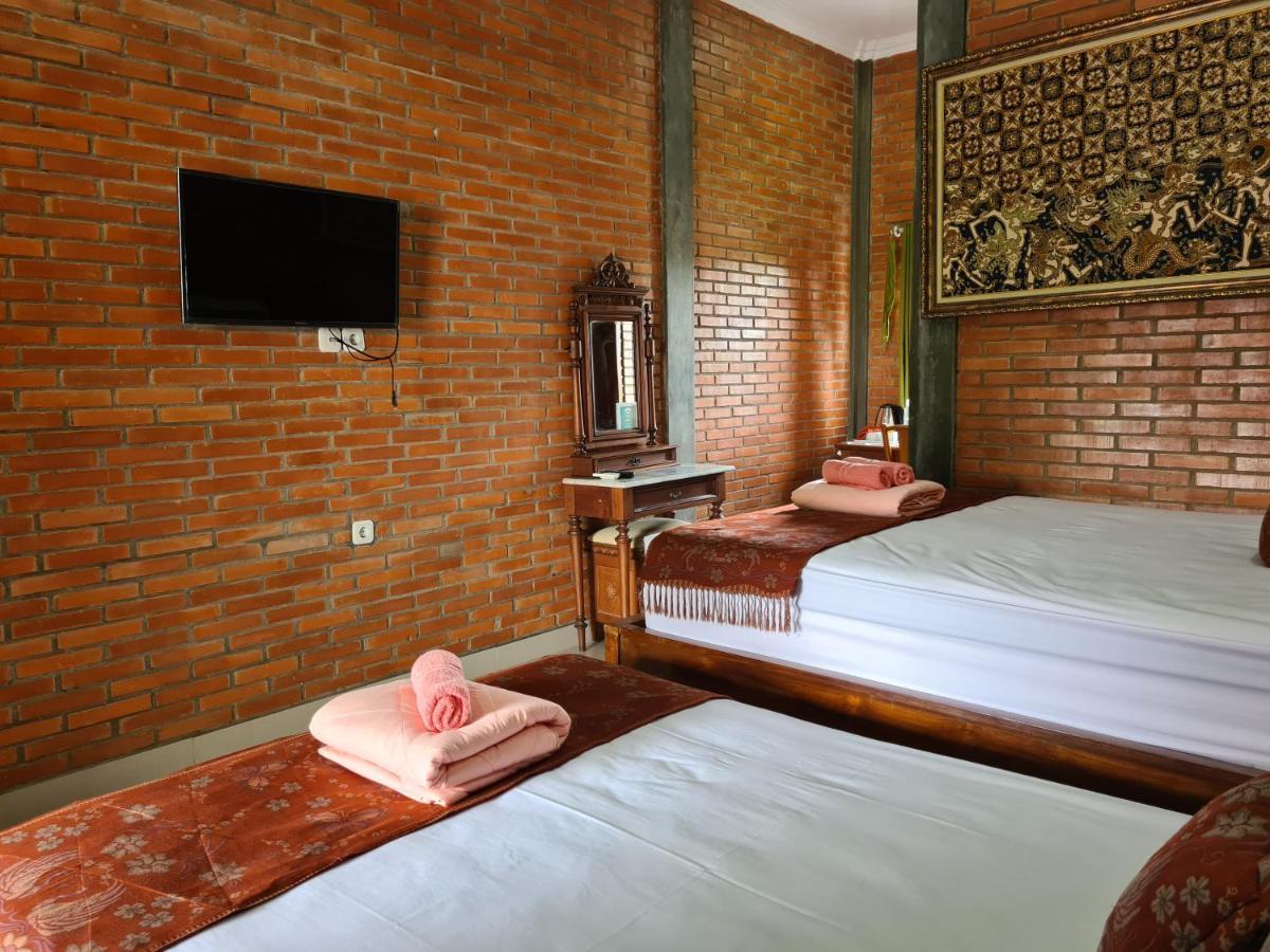 Ndalem Suryo Saptono Guest House Tugu Esterno foto