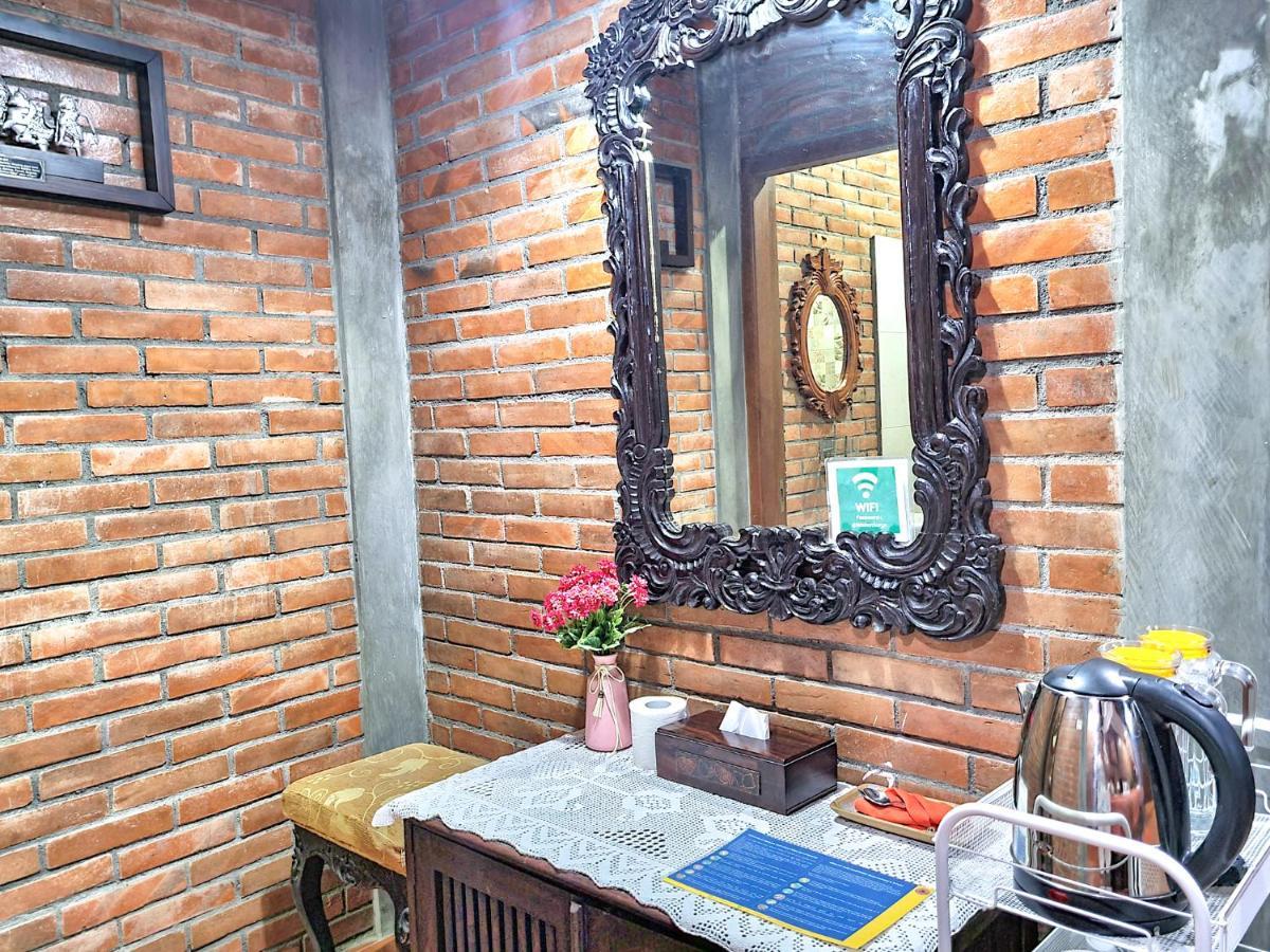Ndalem Suryo Saptono Guest House Tugu Esterno foto