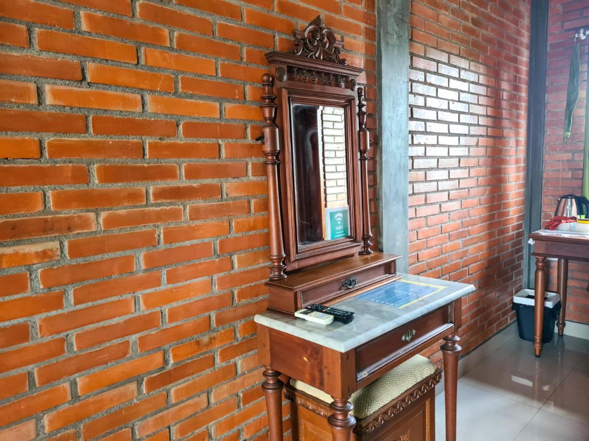 Ndalem Suryo Saptono Guest House Tugu Esterno foto