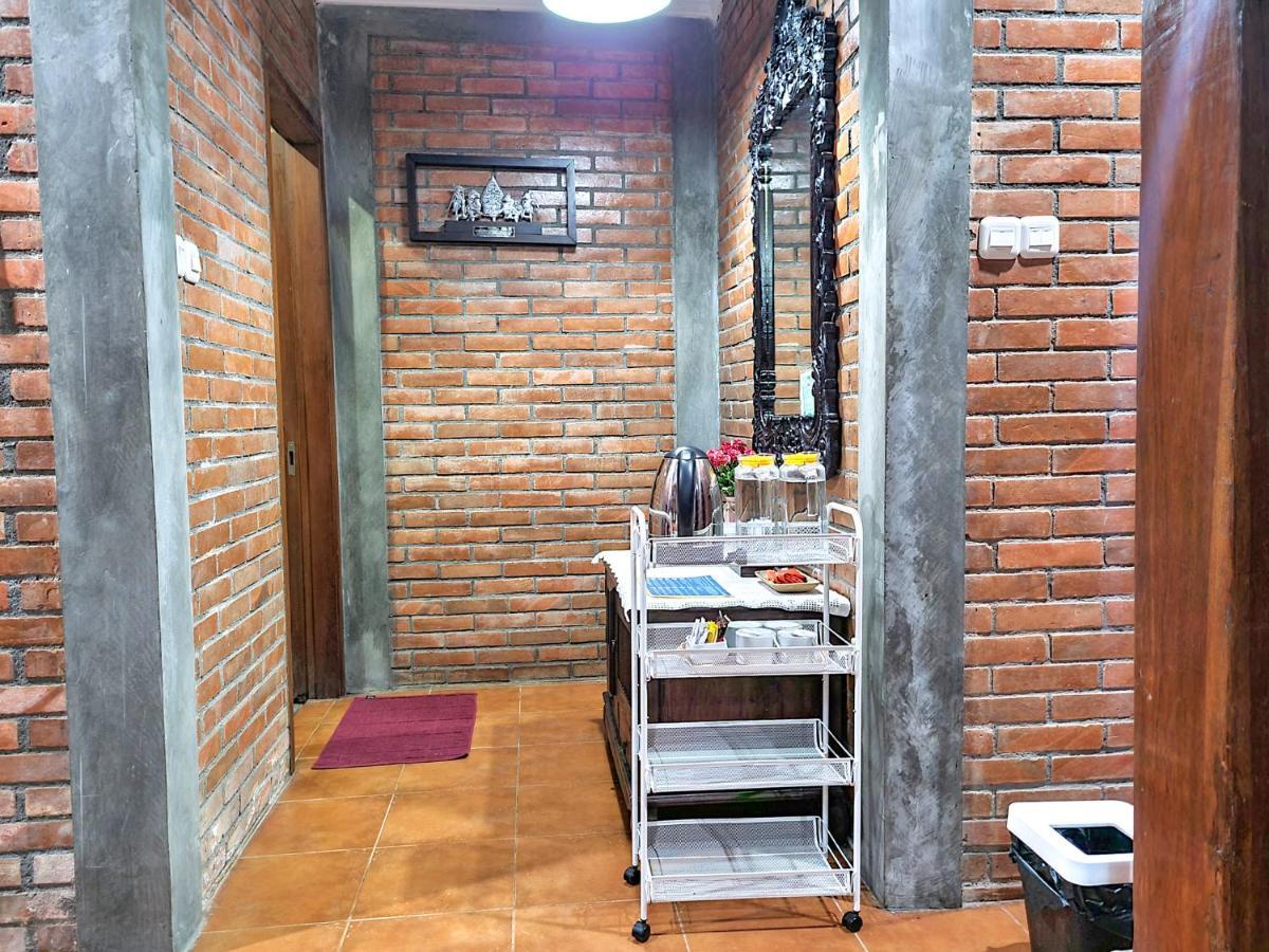 Ndalem Suryo Saptono Guest House Tugu Esterno foto
