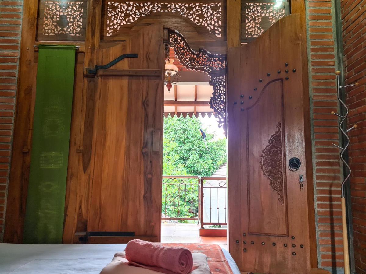 Ndalem Suryo Saptono Guest House Tugu Esterno foto