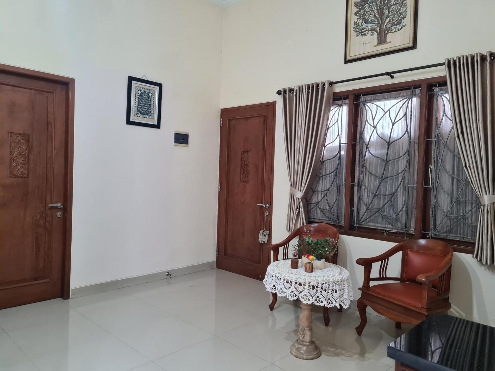 Ndalem Suryo Saptono Guest House Tugu Esterno foto