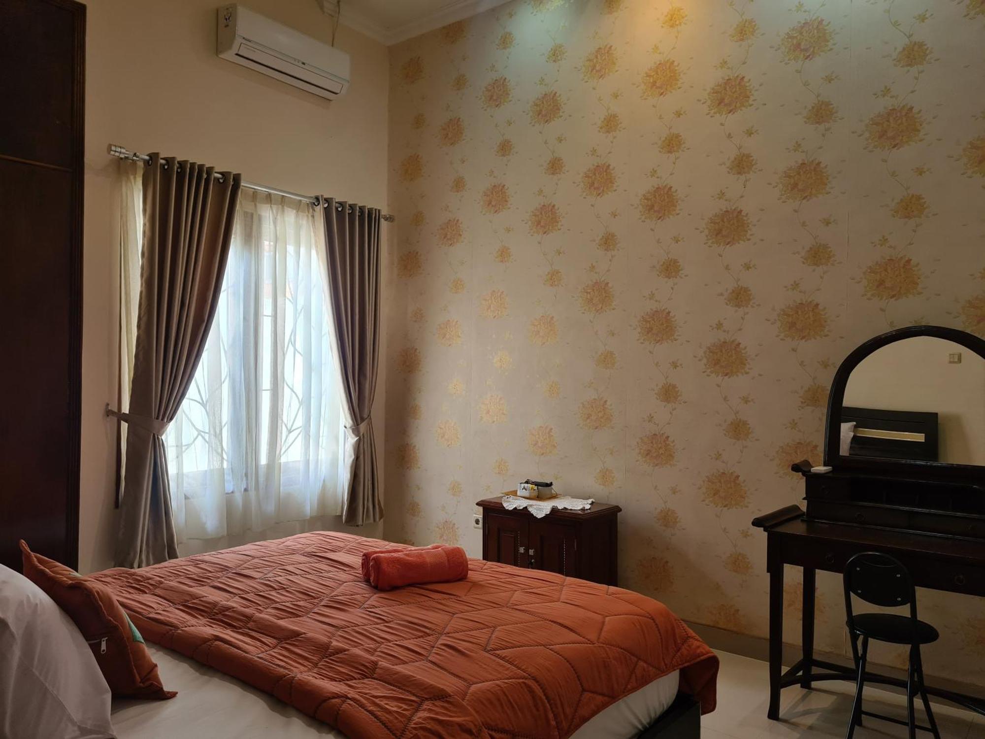 Ndalem Suryo Saptono Guest House Tugu Esterno foto