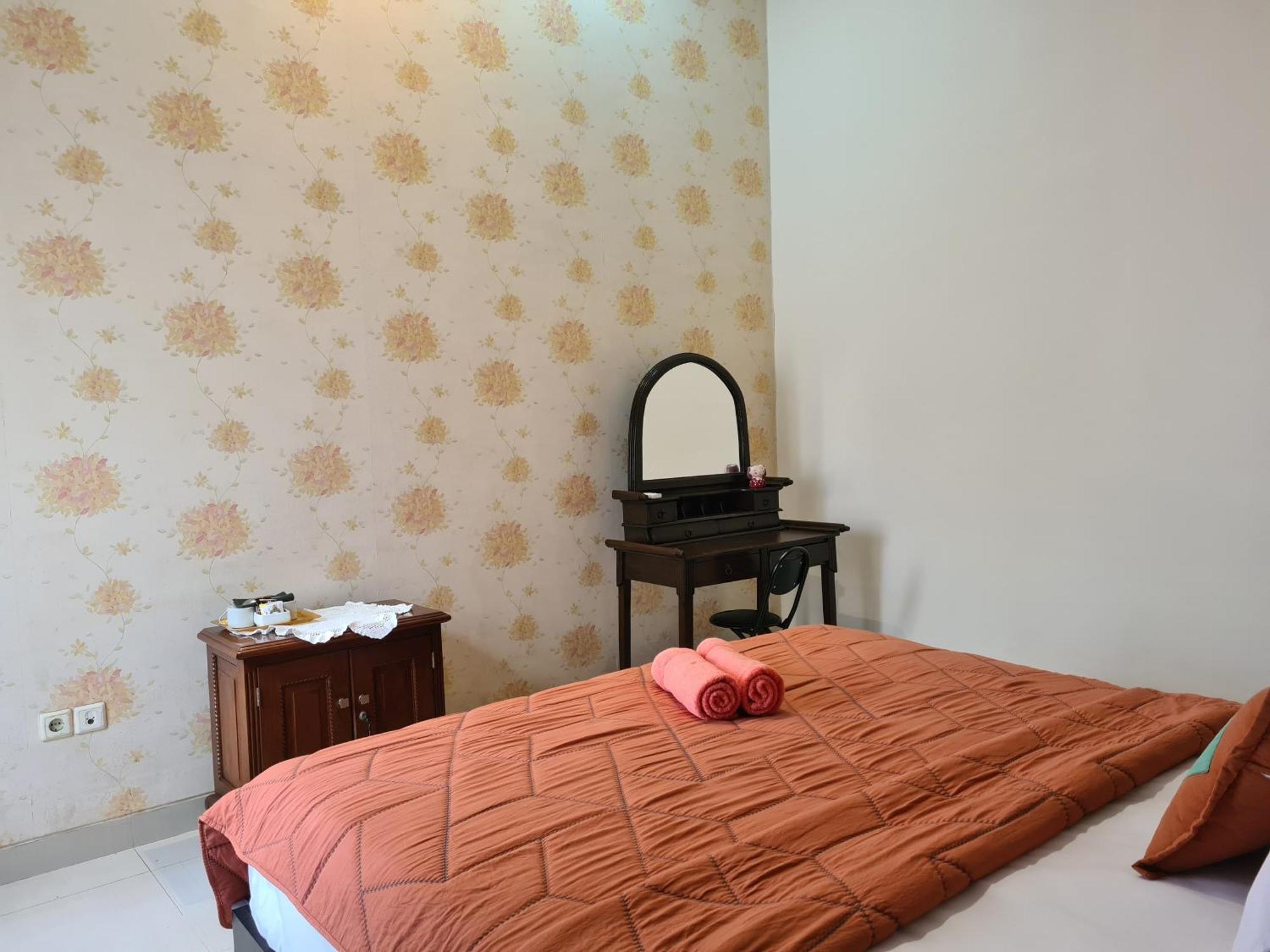 Ndalem Suryo Saptono Guest House Tugu Esterno foto